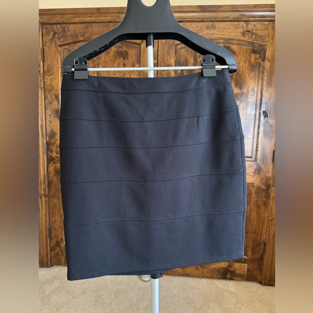 3/$20 Adrienne Vittadini black color stretchy skirt size 10